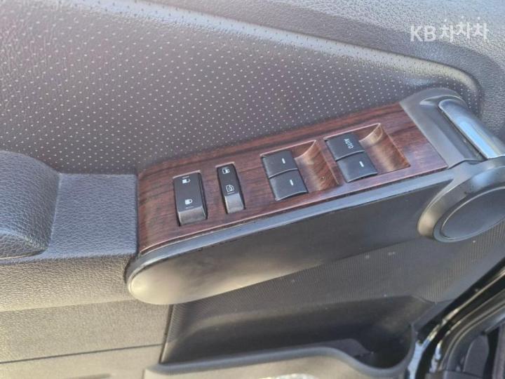 Ford Explorer Limited 4.0 4WD 8