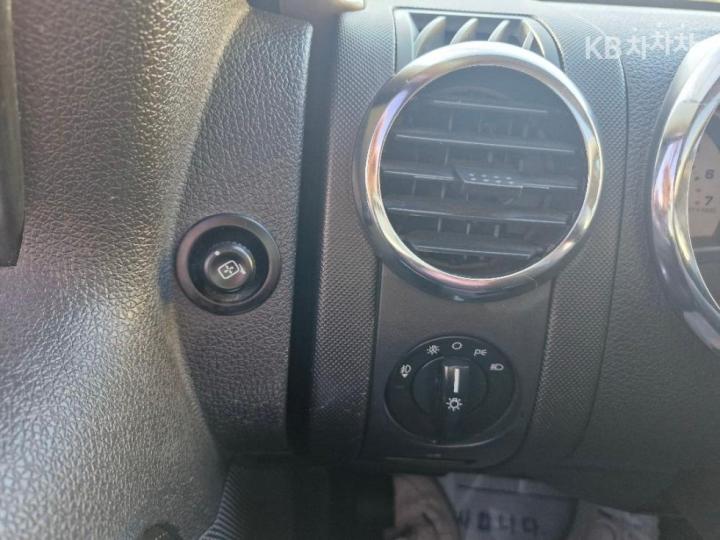 Ford Explorer Limited 4.0 4WD 7