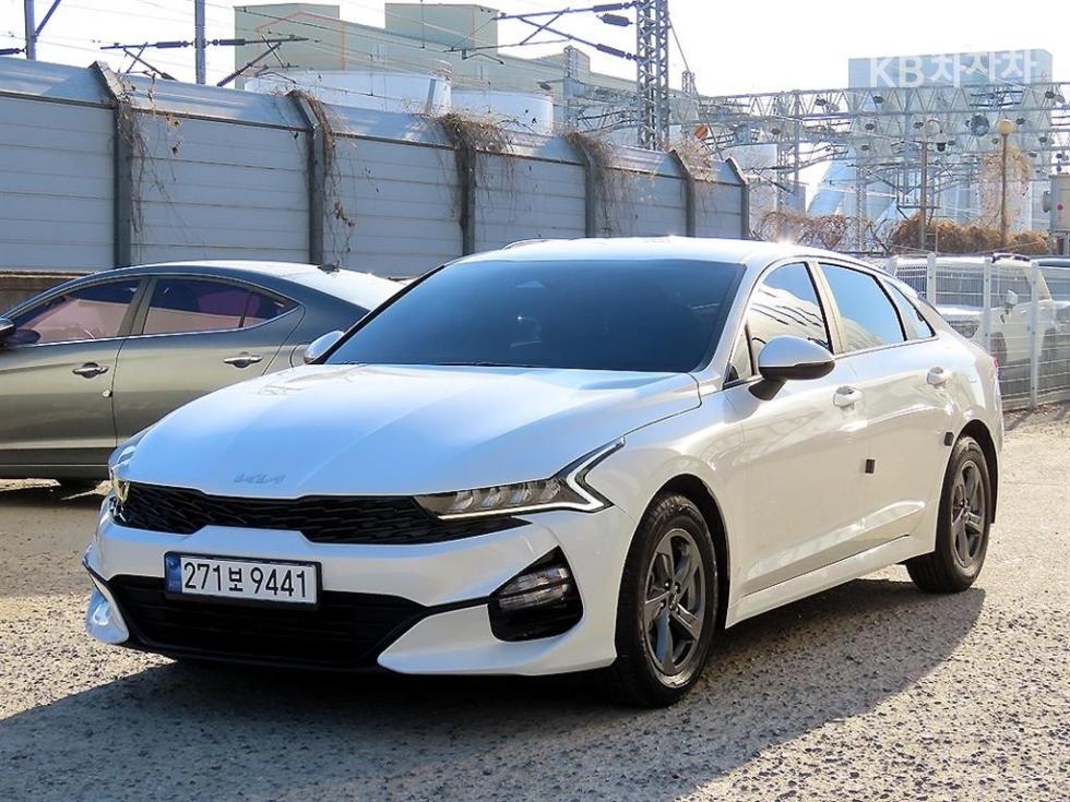 2022 - kia k5