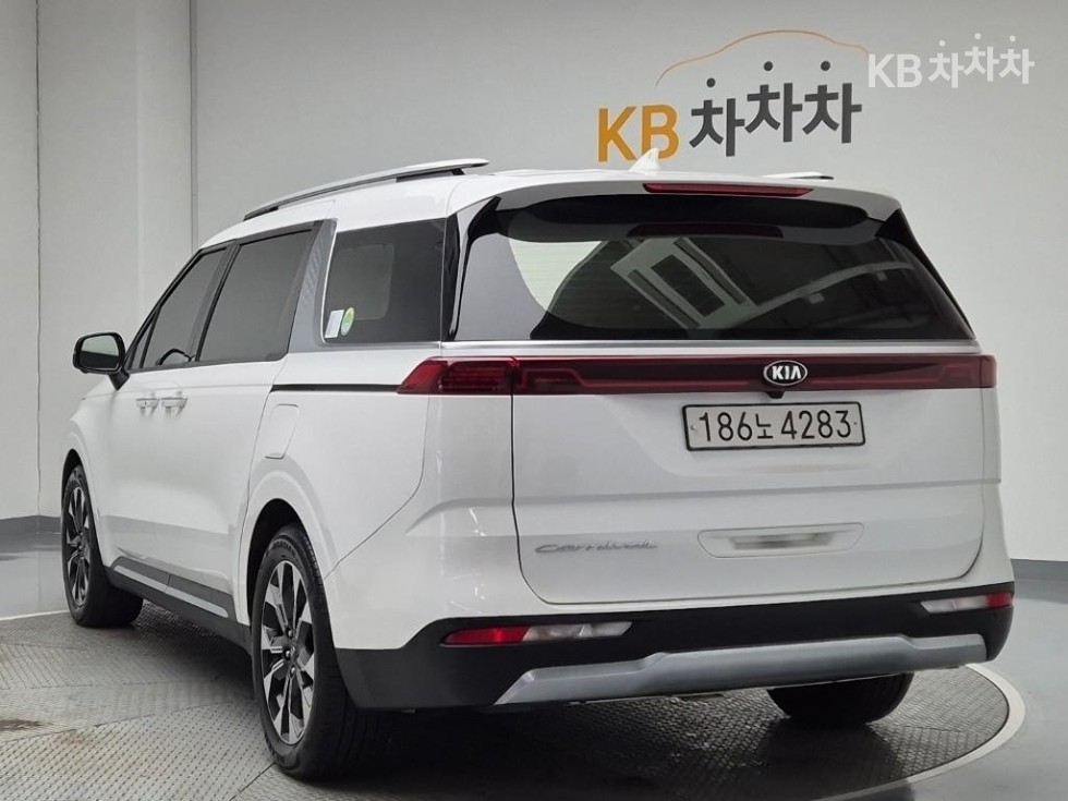 2021 - kia carnival