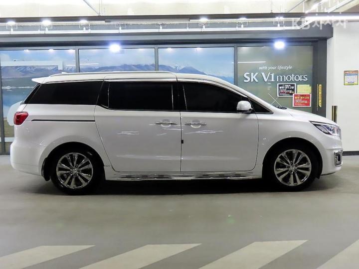 Kia Carnival 2.2 Diesel Noblesse 4