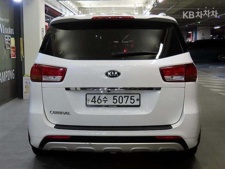 Kia Carnival 2.2 Diesel Noblesse 6