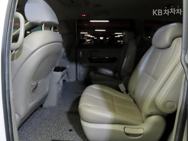 Kia Carnival 2.2 Diesel Noblesse 8