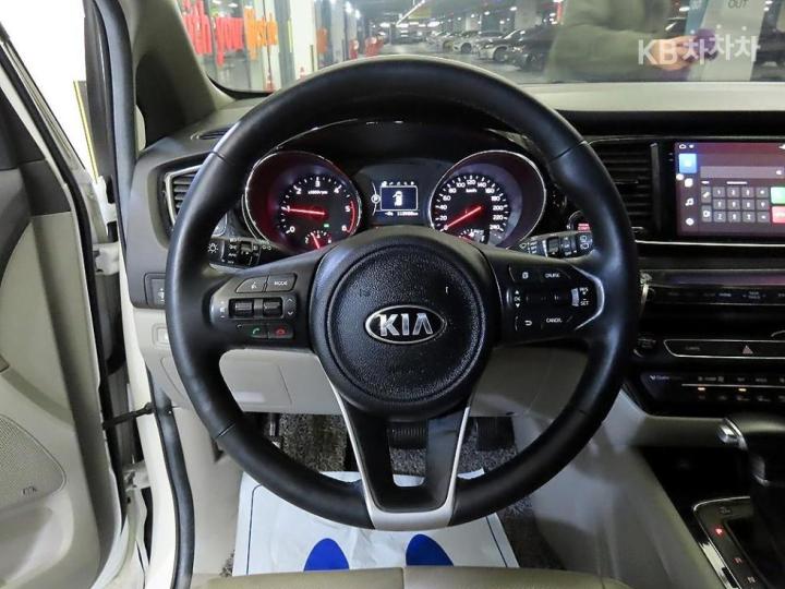 Kia Carnival 2.2 Diesel Noblesse 9