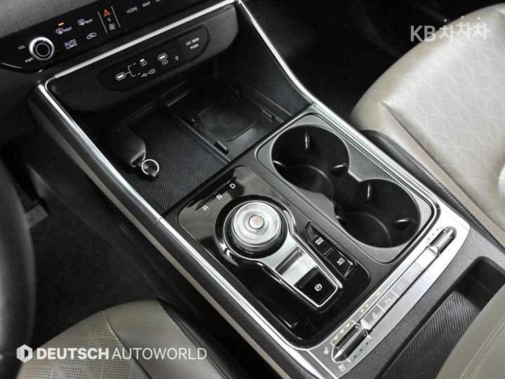 Kia Carnival Hybrid 1.6 HEV Noblesse 10