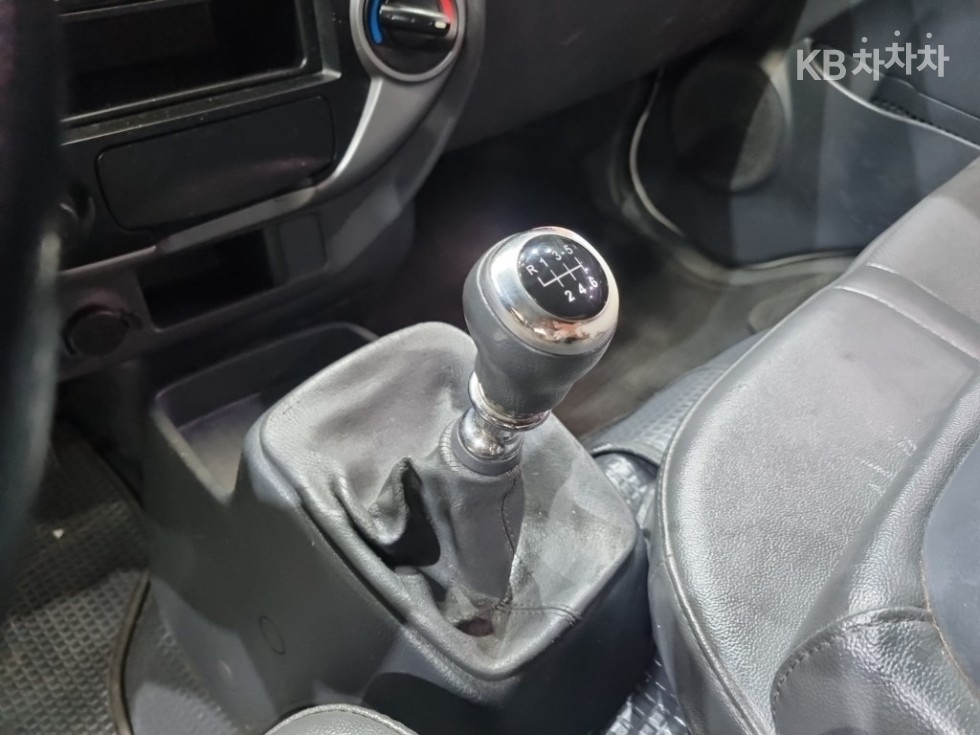 2014 - kia bongo iii