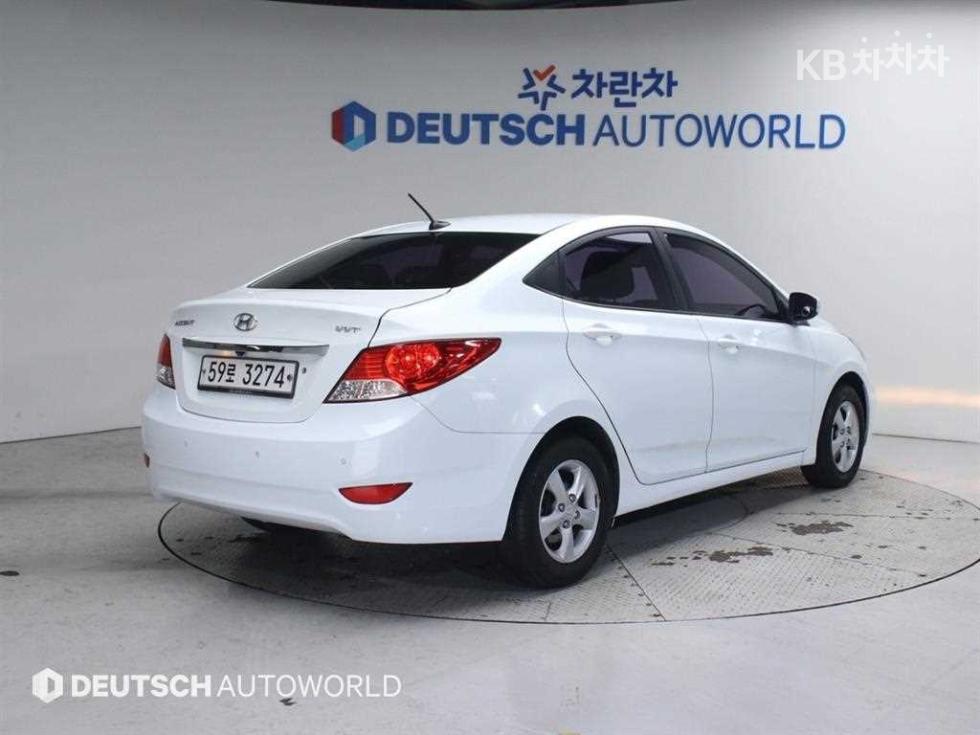 2013 - hyundai accent