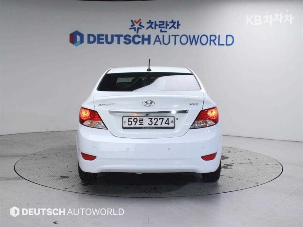 2013 - hyundai accent