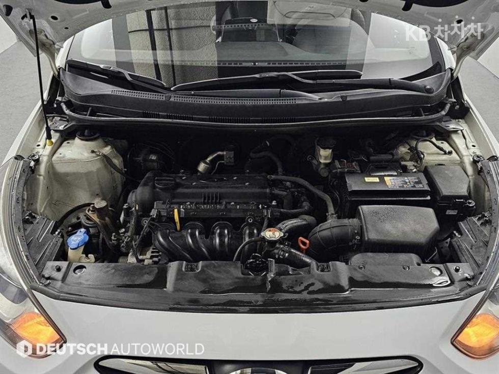 2013 - hyundai accent