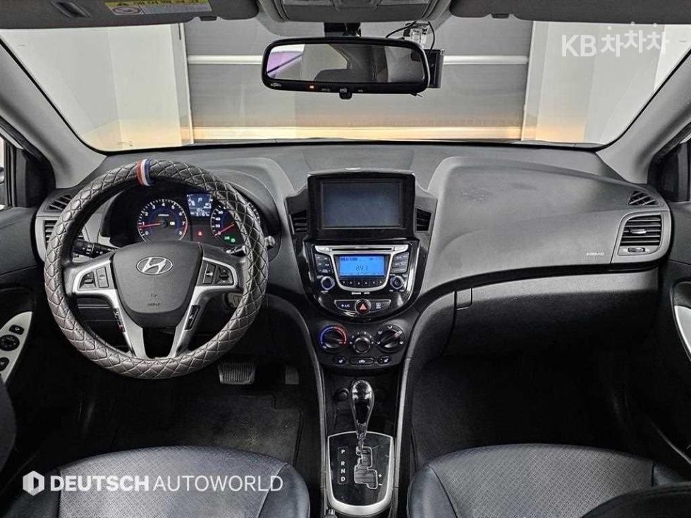 2013 - hyundai accent