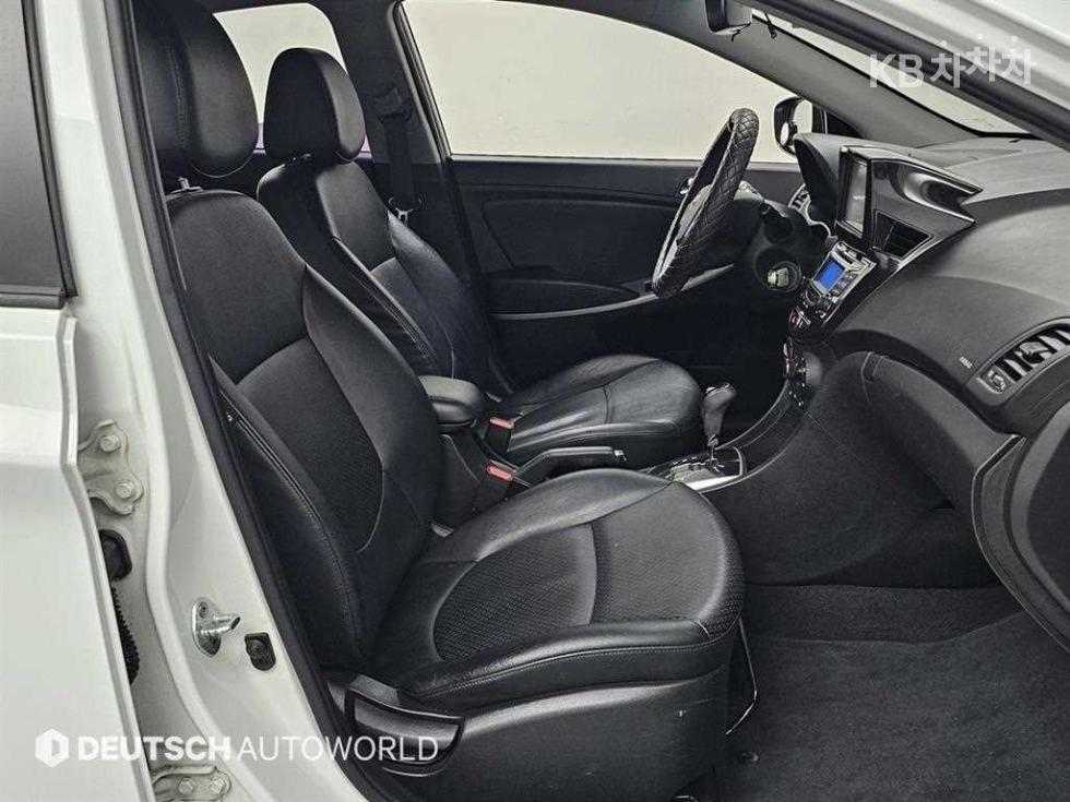2013 - hyundai accent