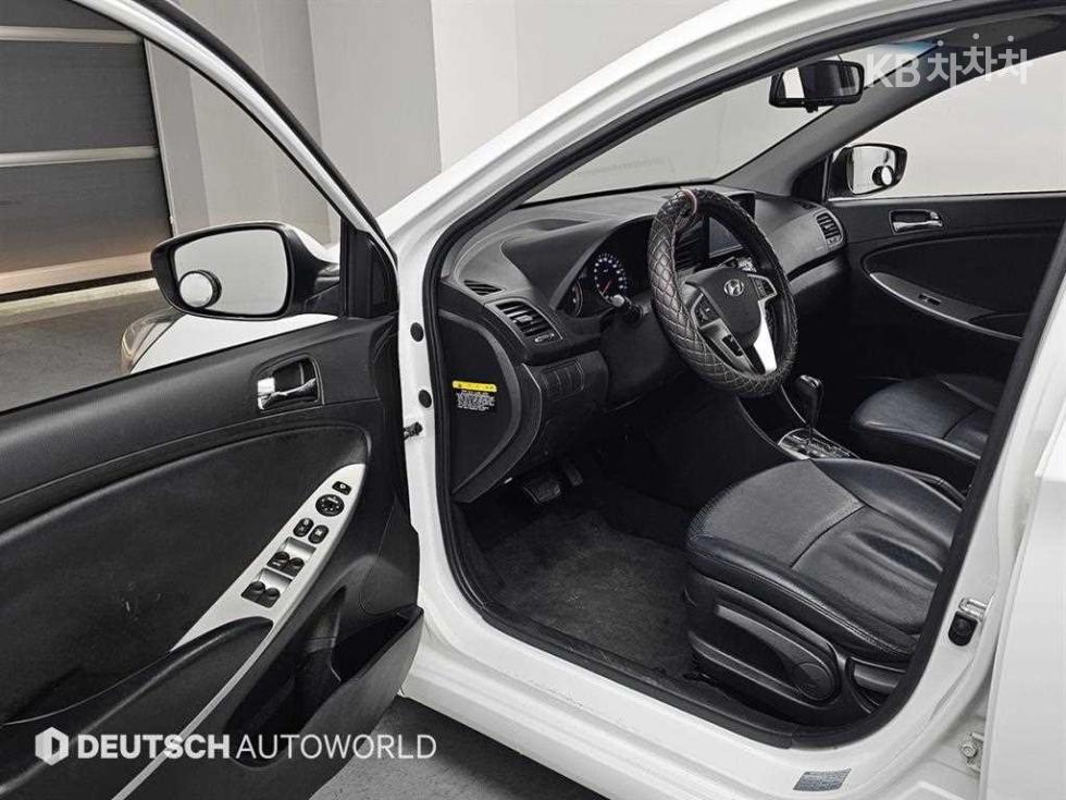 2013 - hyundai accent