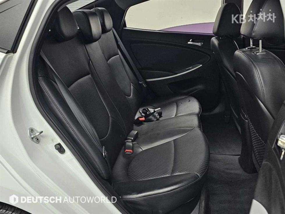 2013 - hyundai accent
