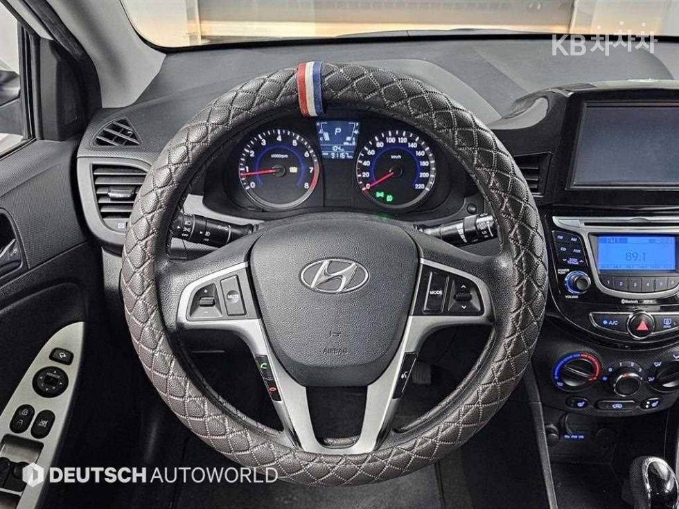 2013 - hyundai accent