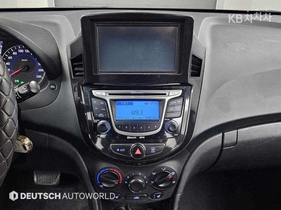 2013 - hyundai accent