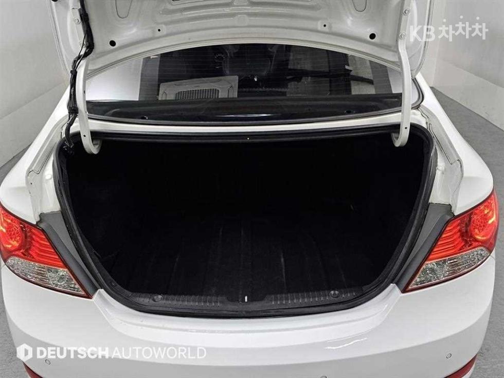 2013 - hyundai accent