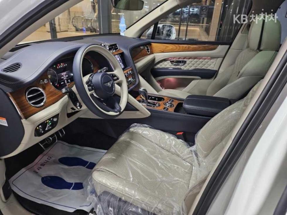 2021 - bentley bentayga