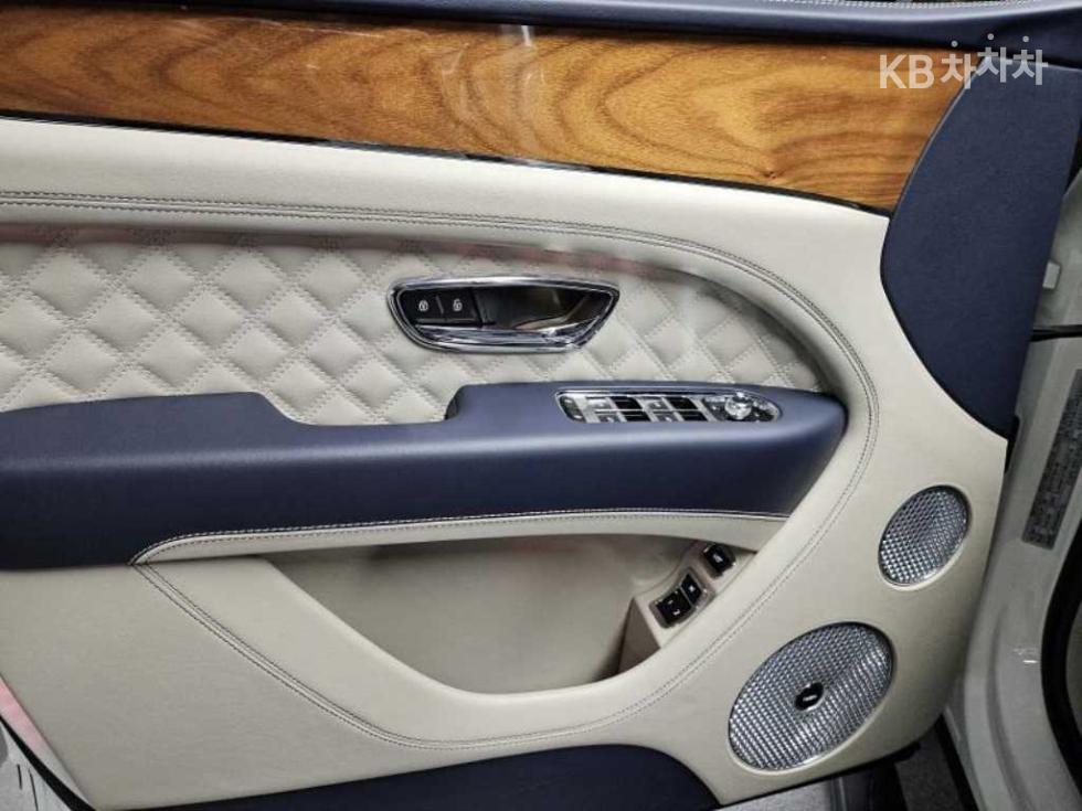 2021 - bentley bentayga