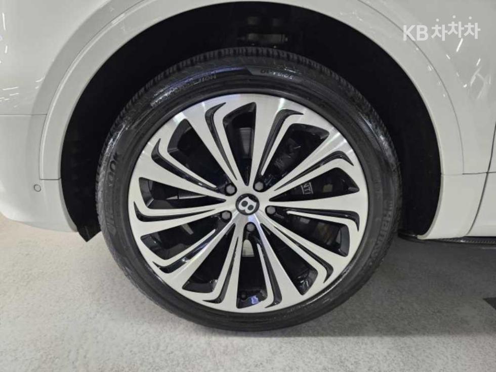 2021 - bentley bentayga