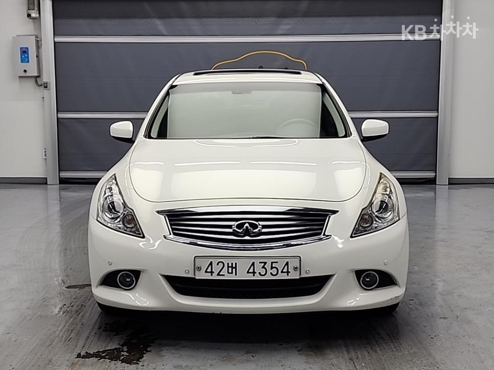 Infiniti G25 2011 photo 2