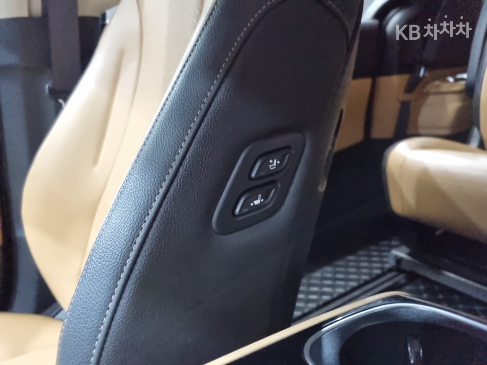 2023 - kia carnival