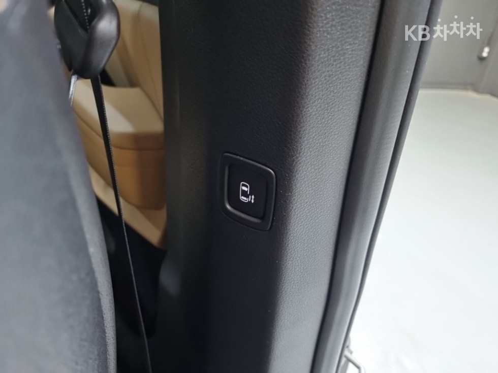 2023 - kia carnival