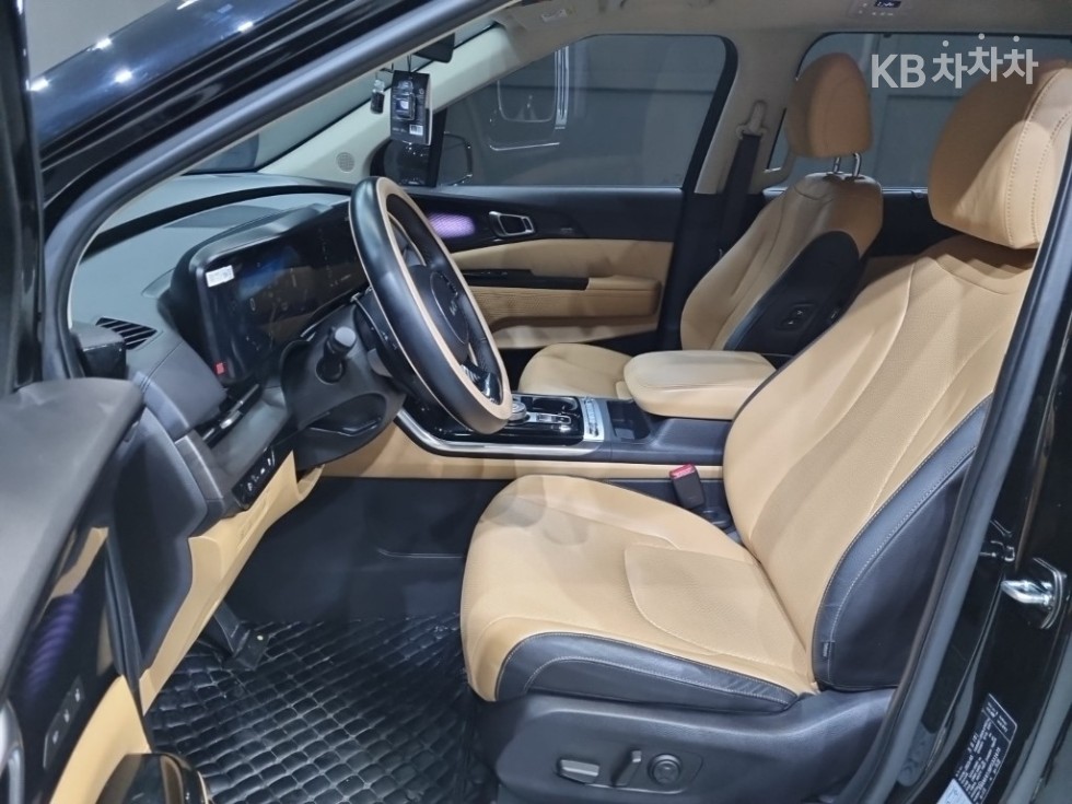 2023 - kia carnival