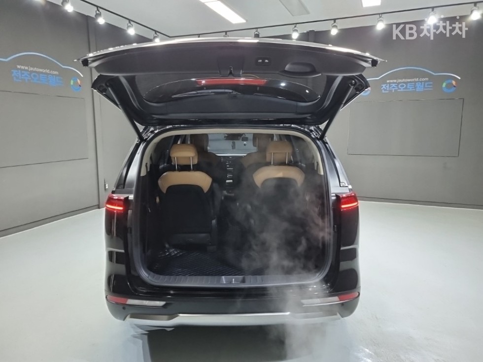 2023 - kia carnival