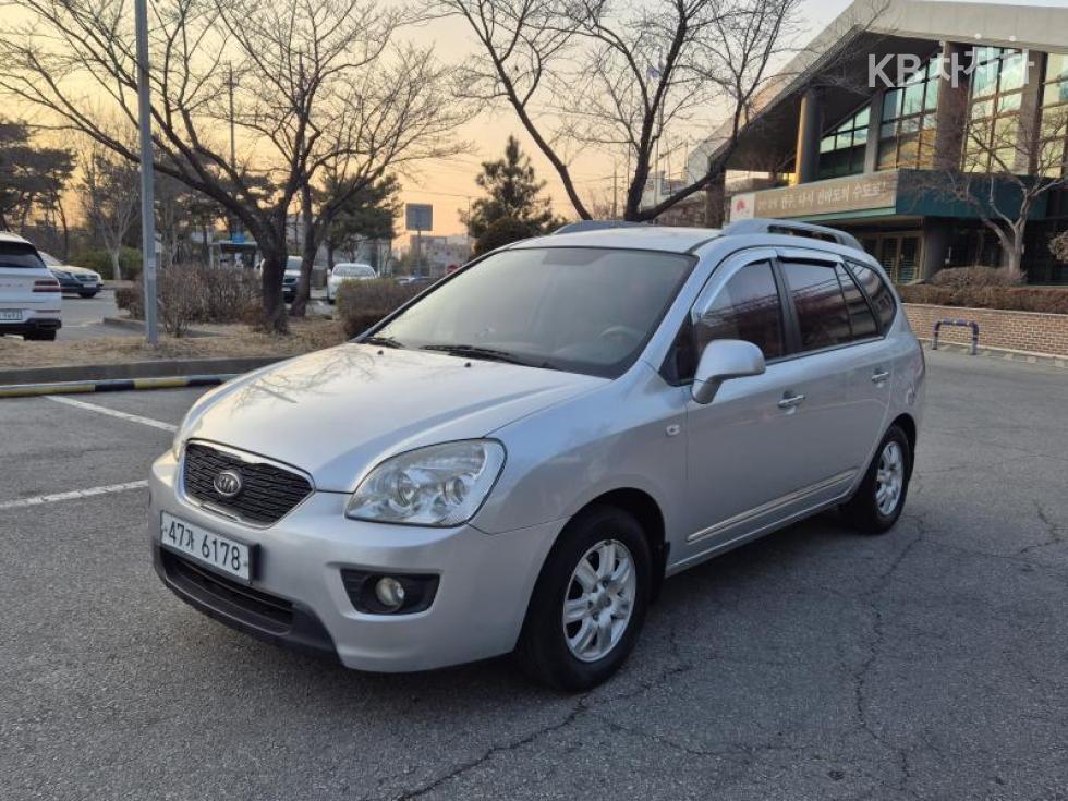 2012 - kia carens