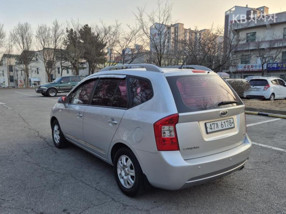 2012 - kia carens