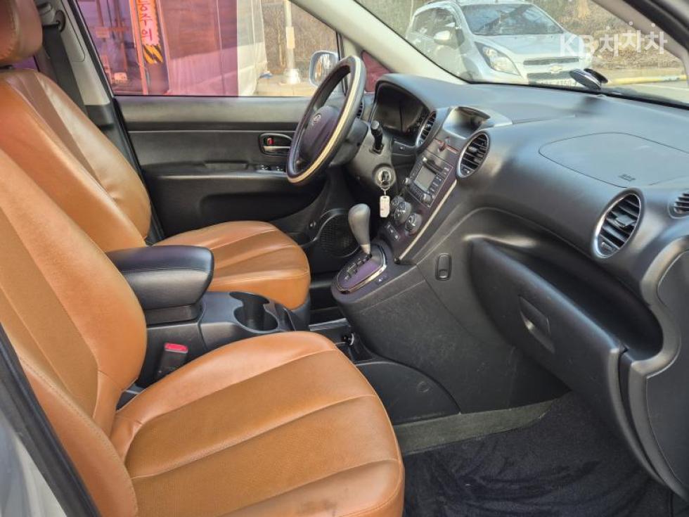 2012 - kia carens