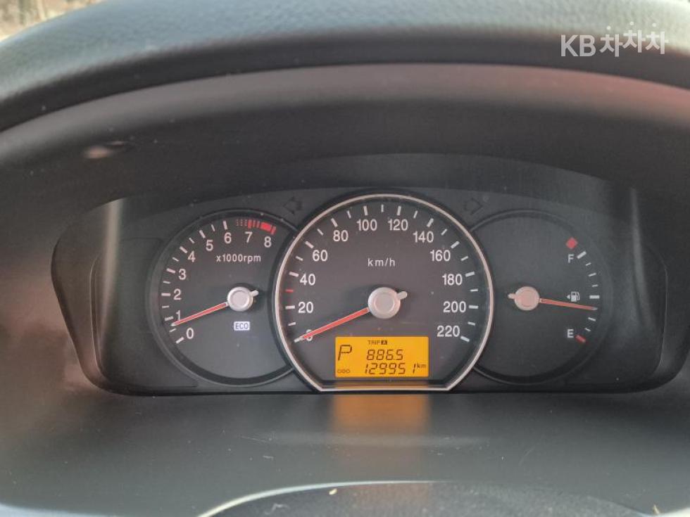 2012 - kia carens
