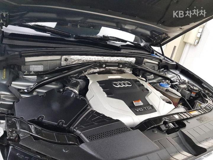 Audi Q5 3.0 TDI Quattro Dynamic 8R 7