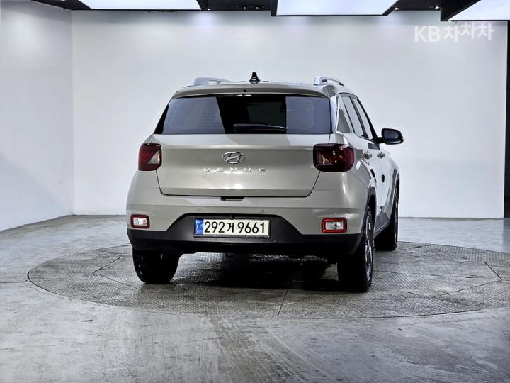 Hyundai Venue Gasoline 1.6 FLUX 4