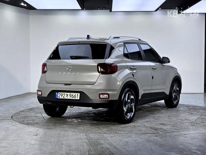 Hyundai Venue Gasoline 1.6 FLUX 5