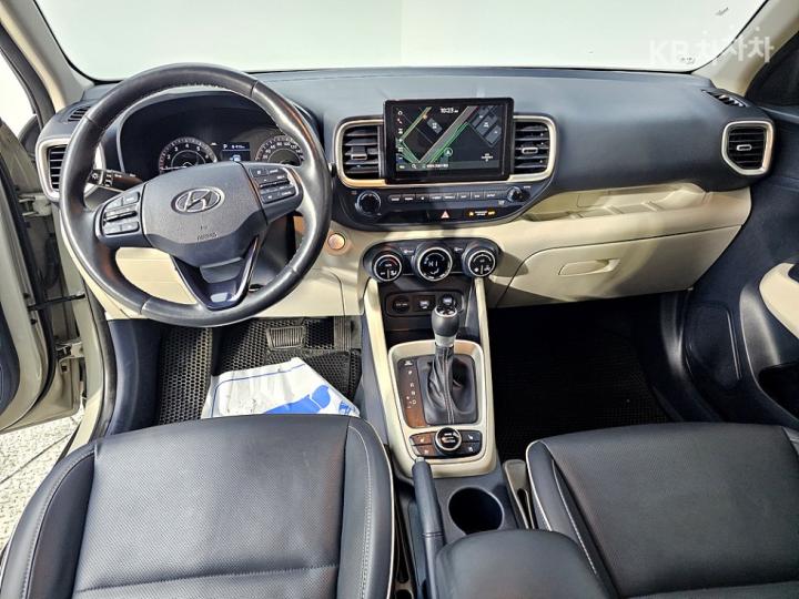 Hyundai Venue Gasoline 1.6 FLUX 6