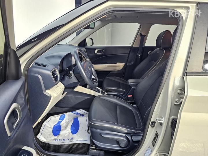 Hyundai Venue Gasoline 1.6 FLUX 9