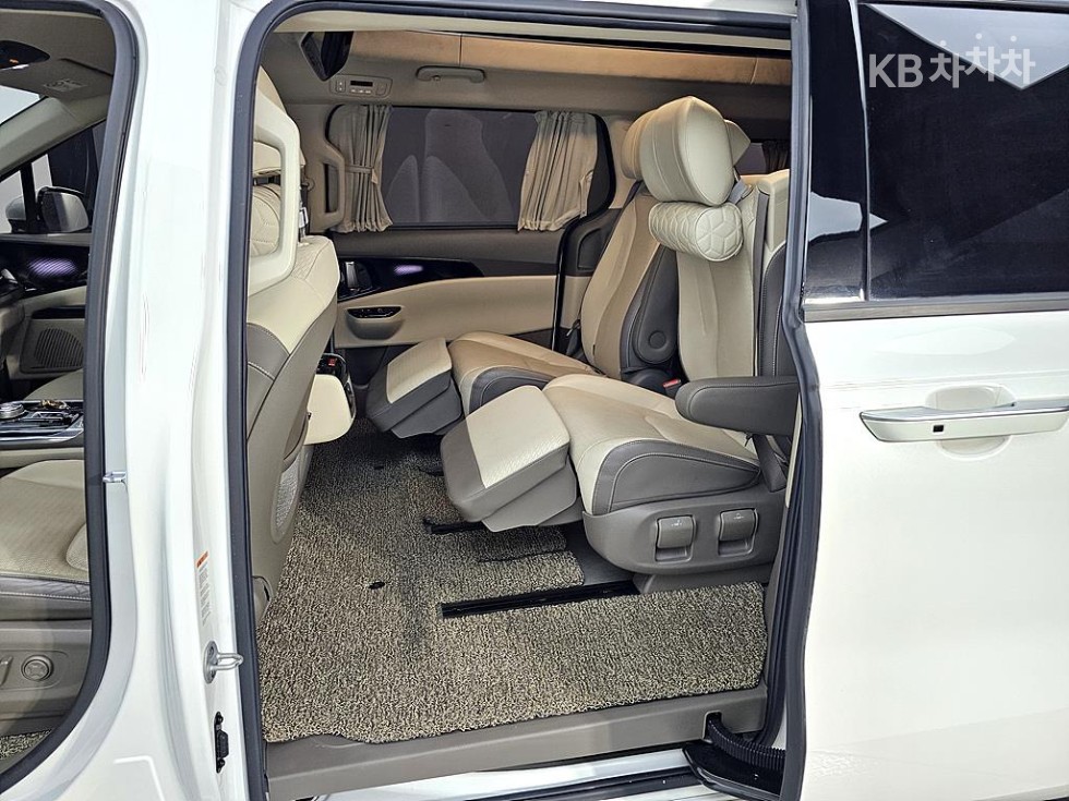 2021 - kia carnival