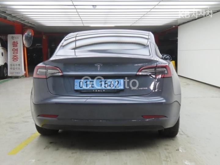 Tesla Model 3 Long Range 4