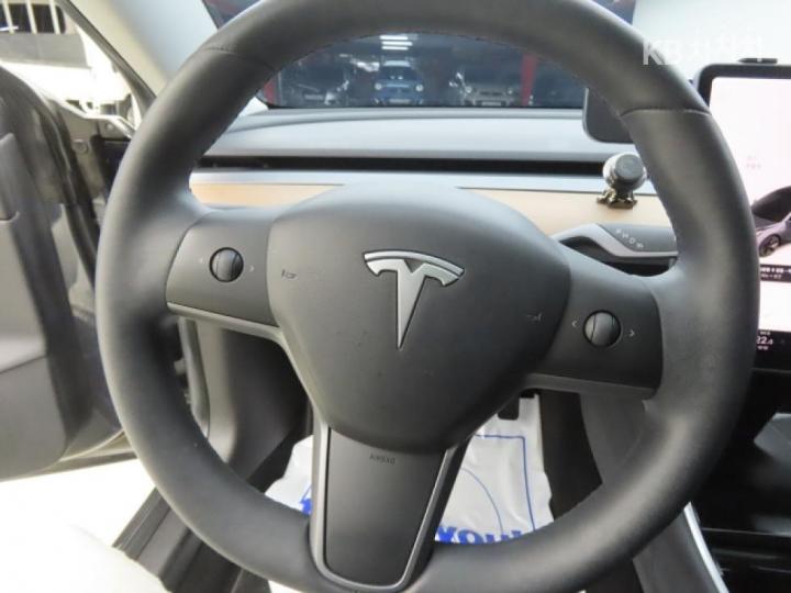 Tesla Model 3 Long Range 9