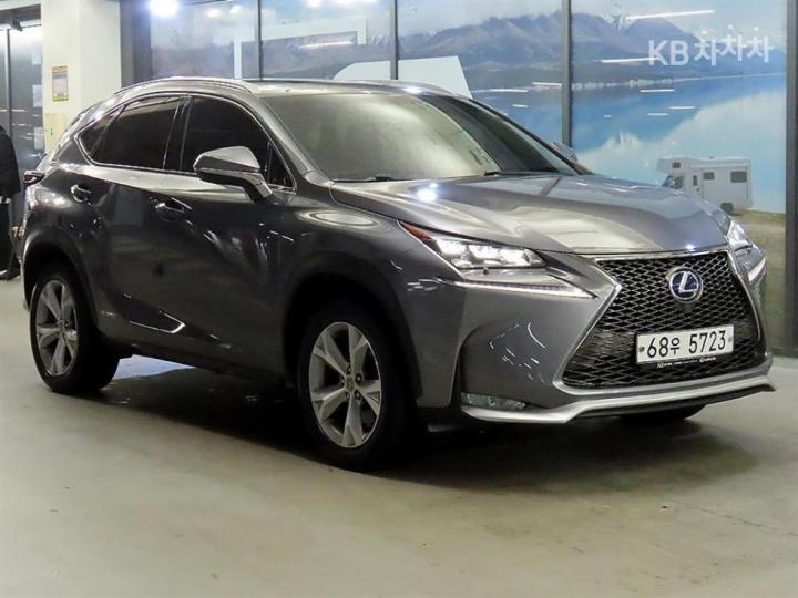Lexus NX 300h Executive 2