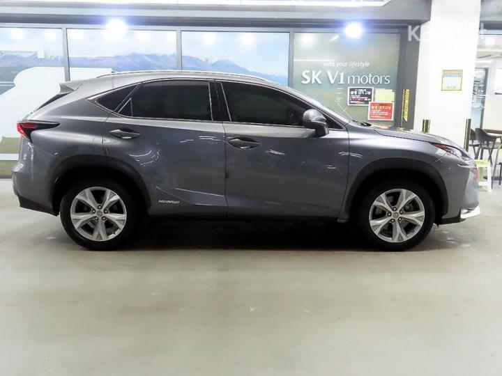 Lexus NX 300h Executive 4