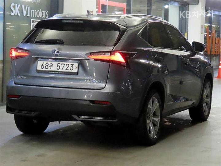 Lexus NX 300h Executive 5