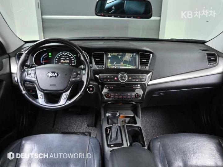 Kia K7 Hybrid 700h Prestige 8