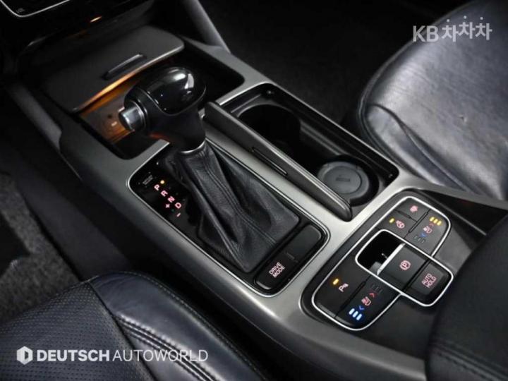 Kia K7 Hybrid 700h Prestige 10