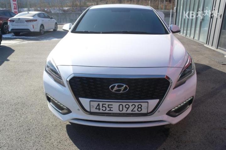Hyundai Sonata LF Hybrid 2.0 HEV Premium 2