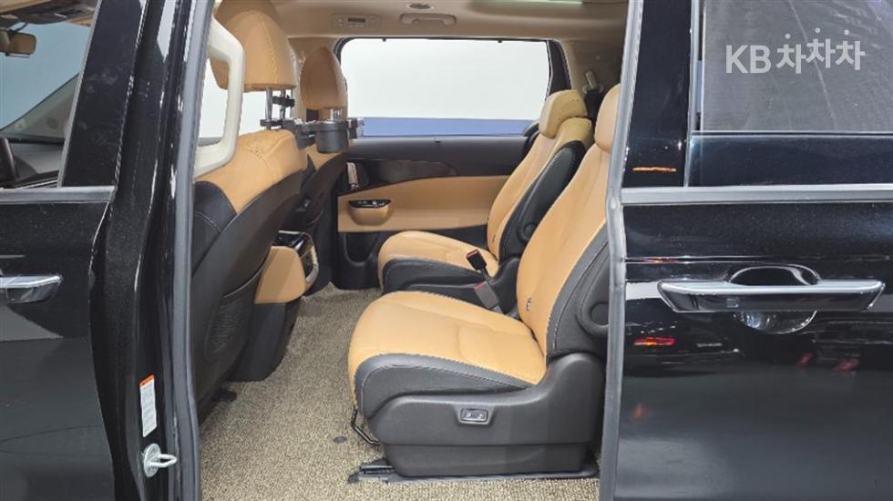 2021 - kia carnival
