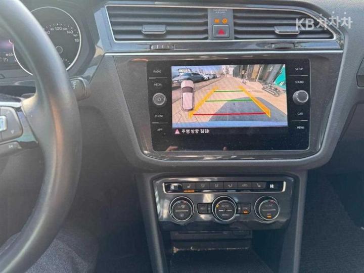 Volkswagen Tiguan 2.0 TDI Premium 10