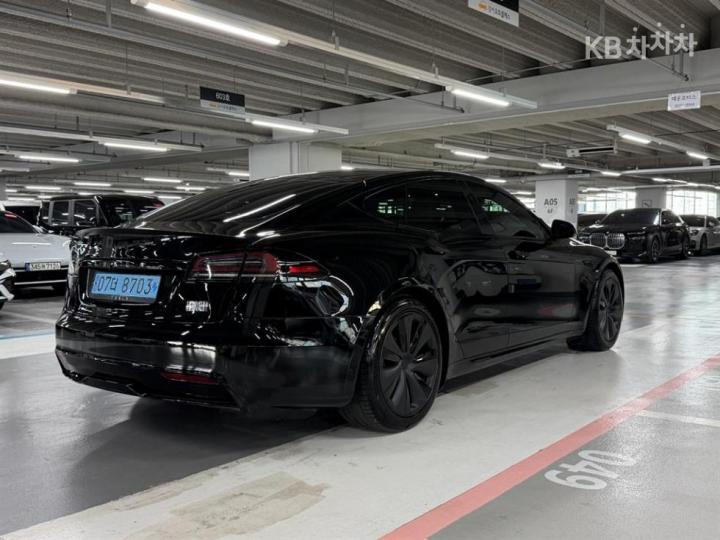 Tesla Model S Plaid 6