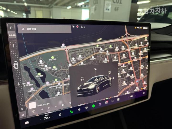 Tesla Model S Plaid 9